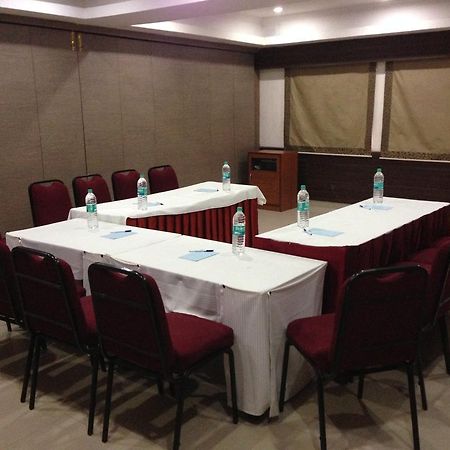 Hotel Thulashi Park Chennai Bagian luar foto