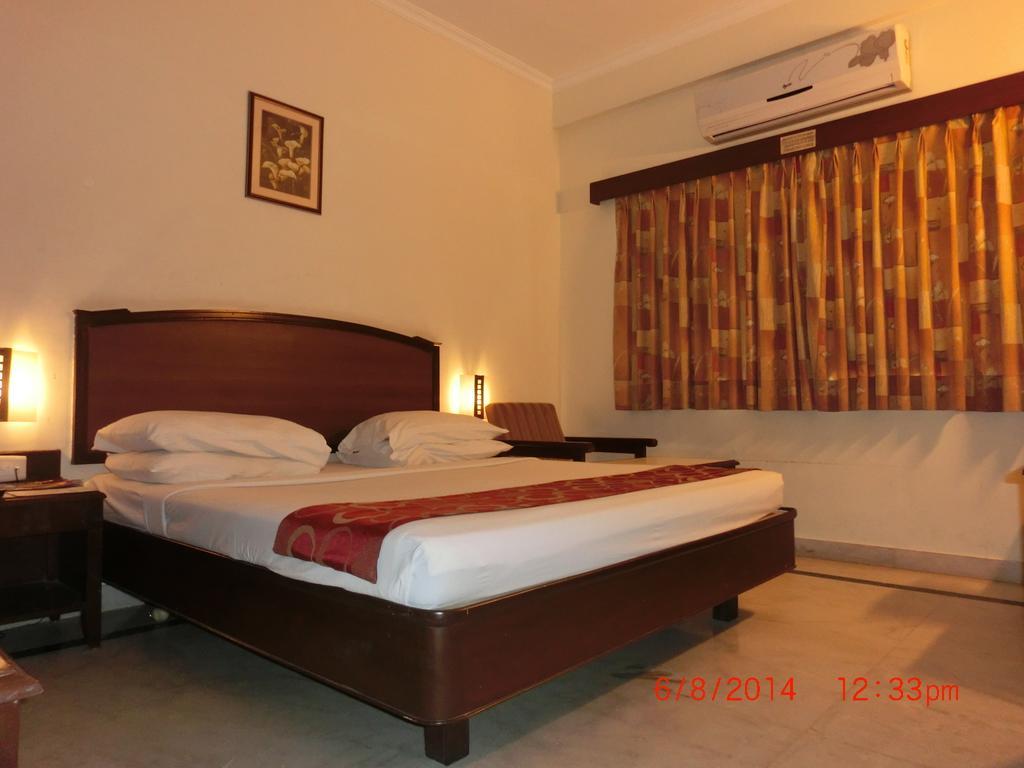 Hotel Thulashi Park Chennai Ruang foto