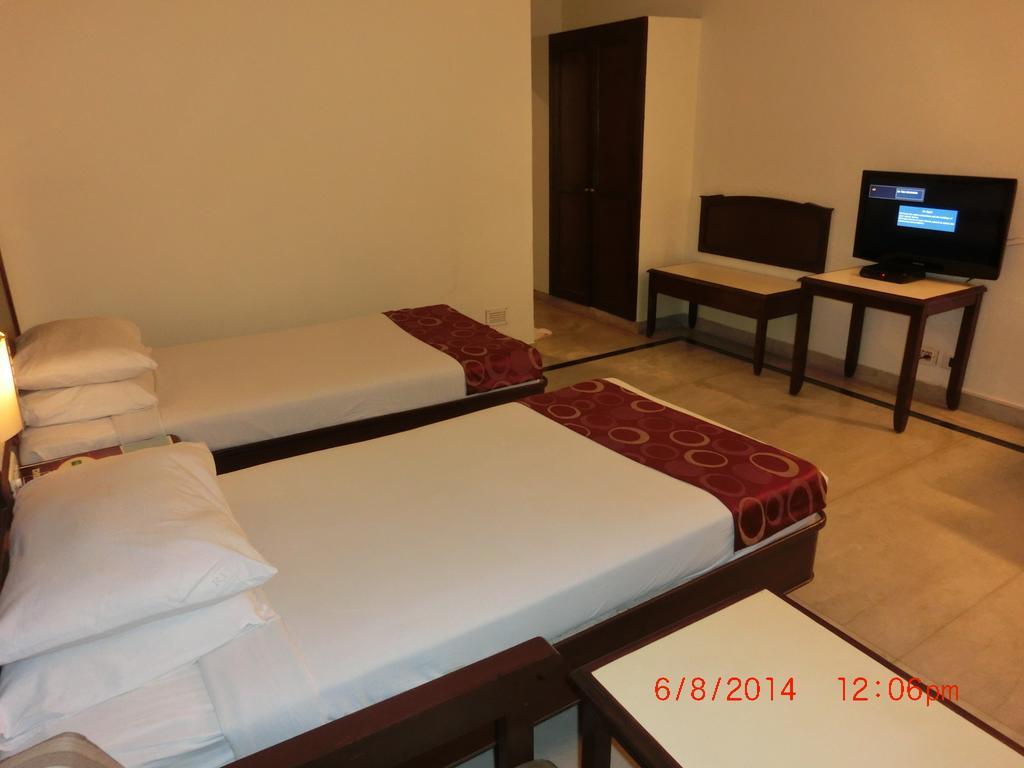 Hotel Thulashi Park Chennai Ruang foto