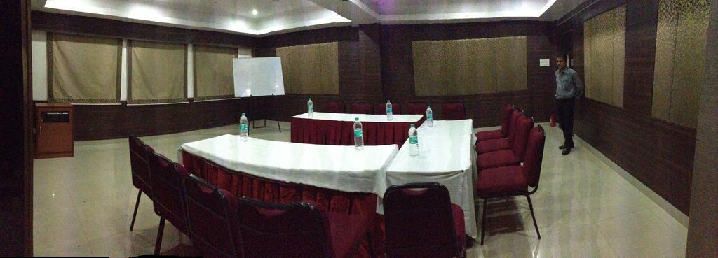 Hotel Thulashi Park Chennai Bagian luar foto
