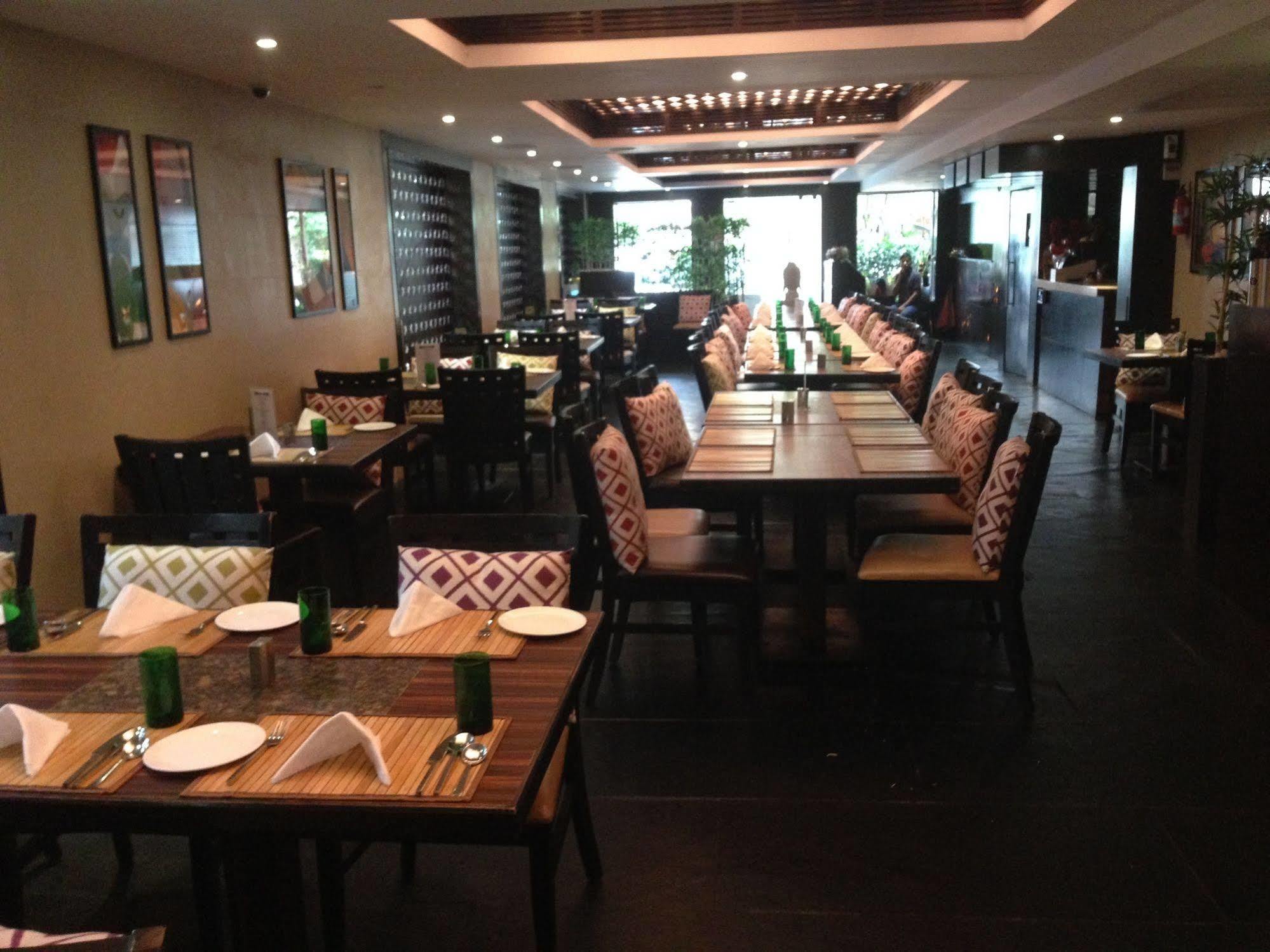 Hotel Thulashi Park Chennai Bagian luar foto
