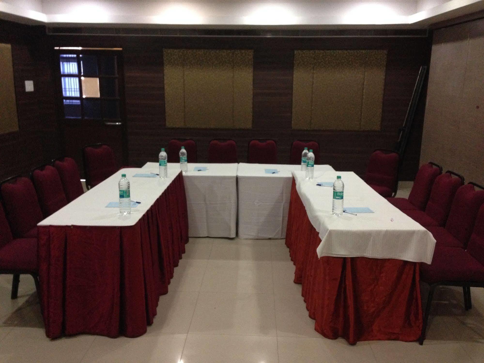 Hotel Thulashi Park Chennai Bagian luar foto