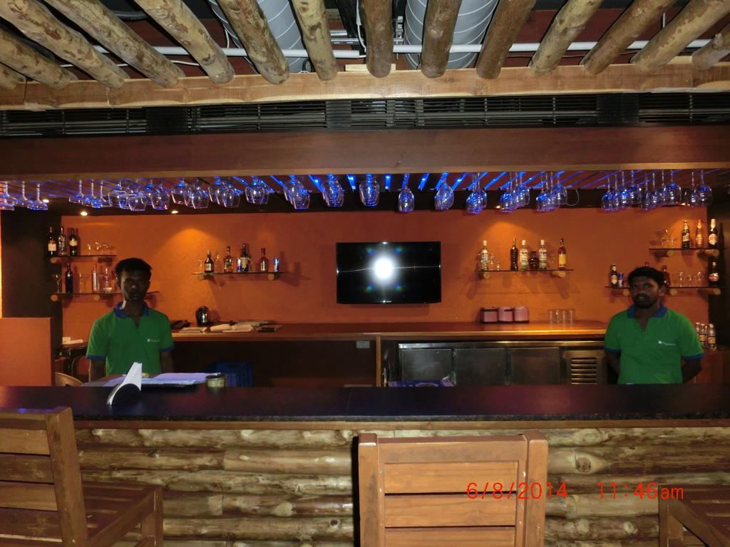 Hotel Thulashi Park Chennai Bagian luar foto