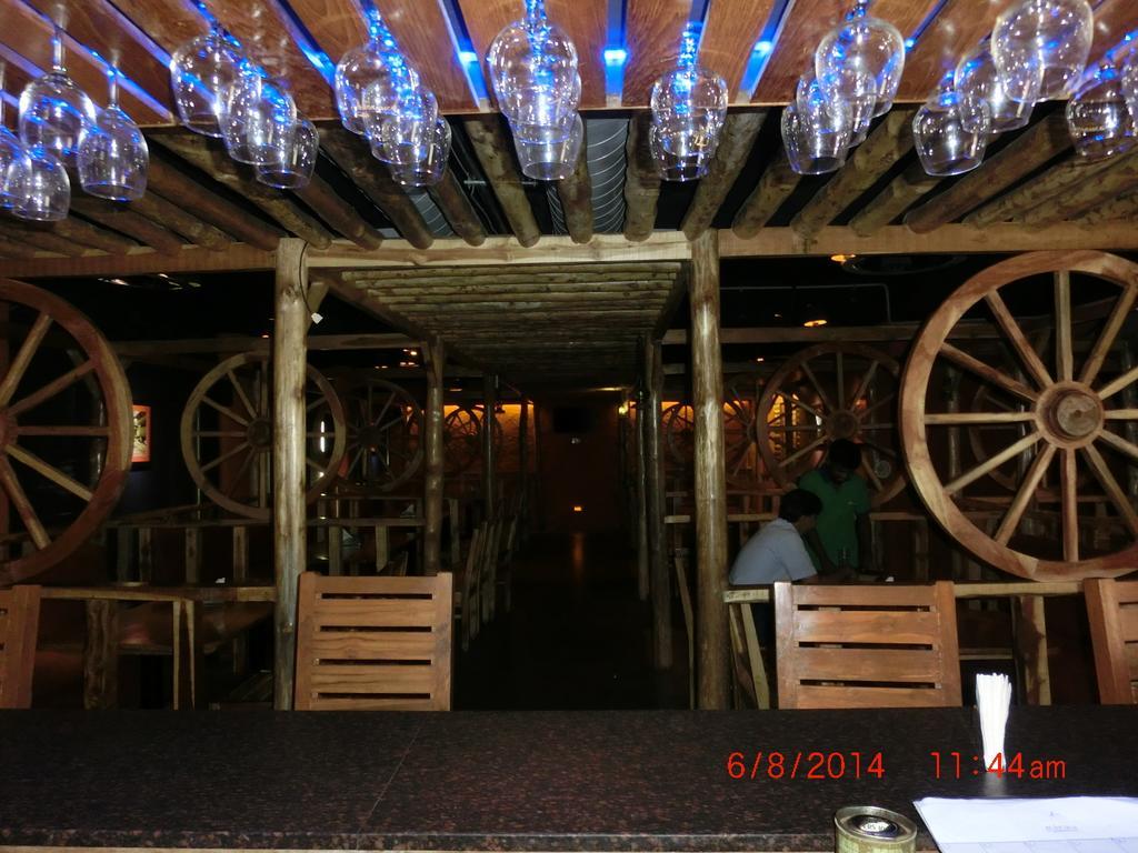 Hotel Thulashi Park Chennai Bagian luar foto
