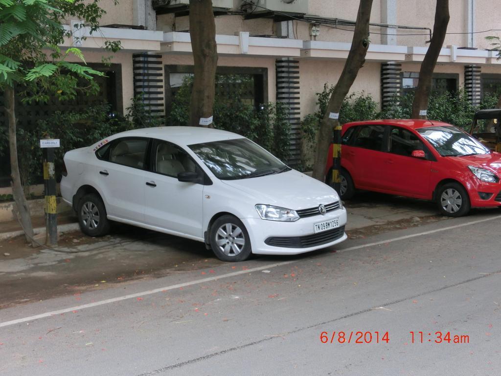 Hotel Thulashi Park Chennai Bagian luar foto