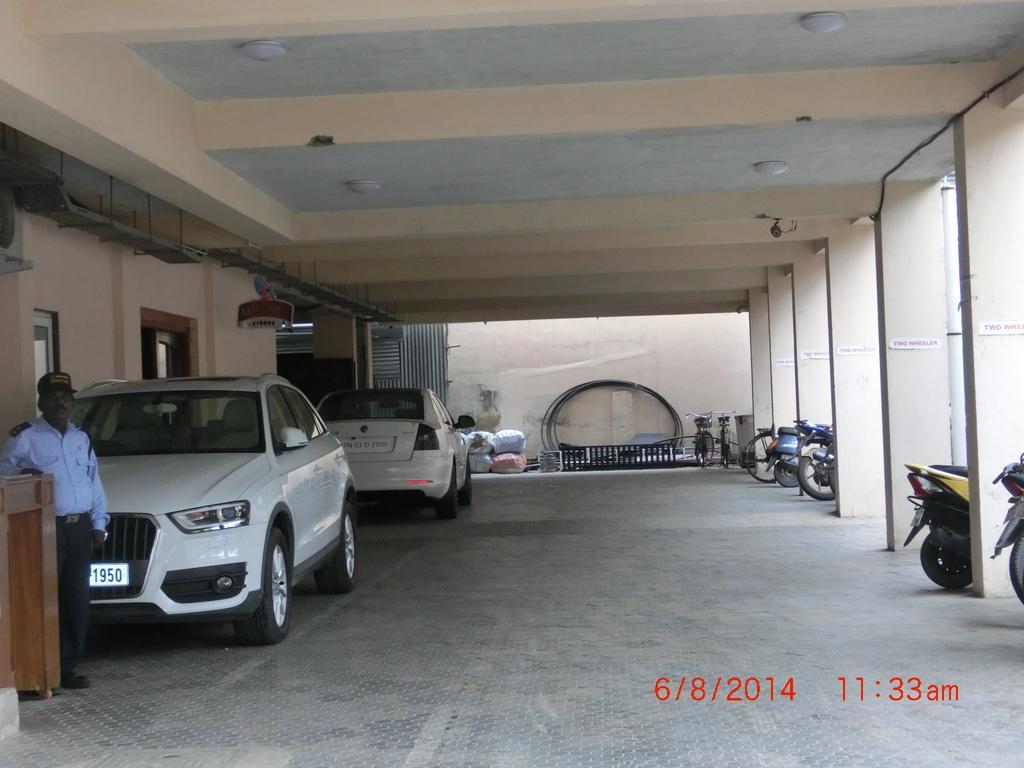 Hotel Thulashi Park Chennai Bagian luar foto